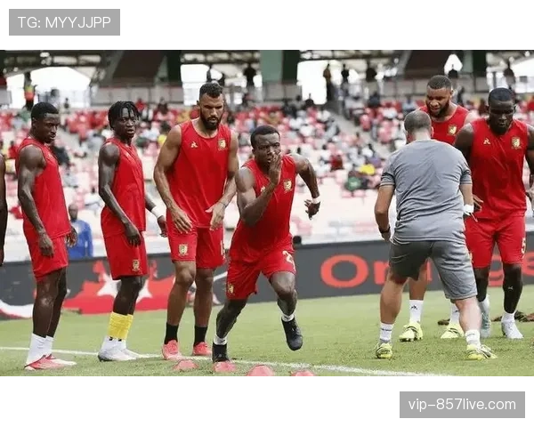 穆拜征服4-4-2阵型边路传中失效 中场拦截不足致反击效率低下